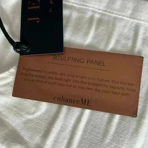 Jen7 Sculpting Bermuda Jean Shorts in White with Gold Buckle. Size 0. NWT! - Picture 12 of 16